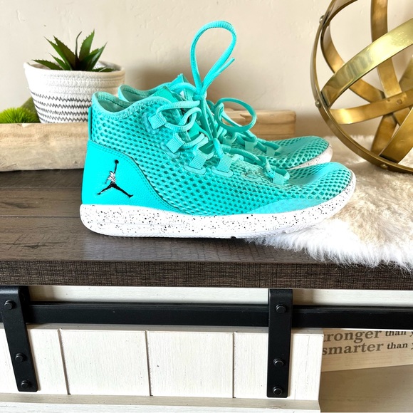Jordan Other - Jordan Reveal Hyper Turquoise